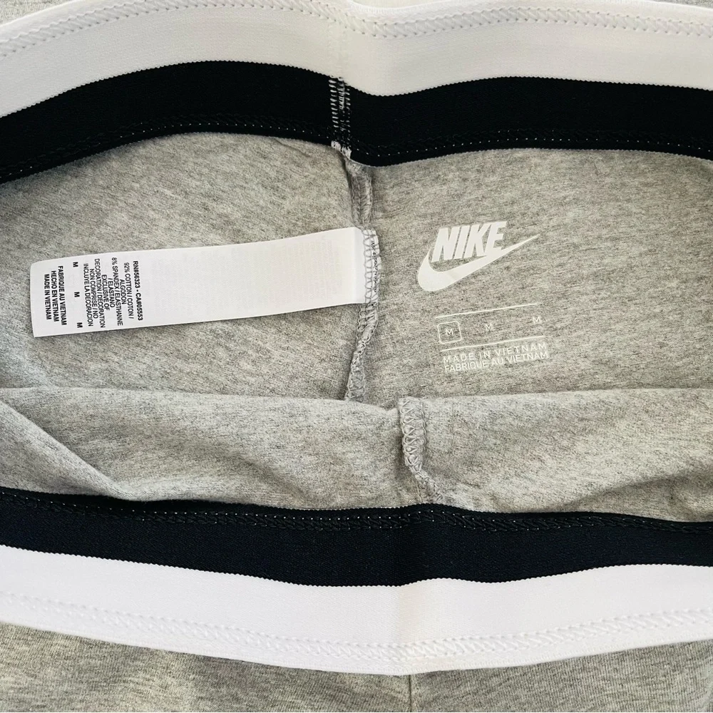 Nike | Women’s Nike Futura Leggings